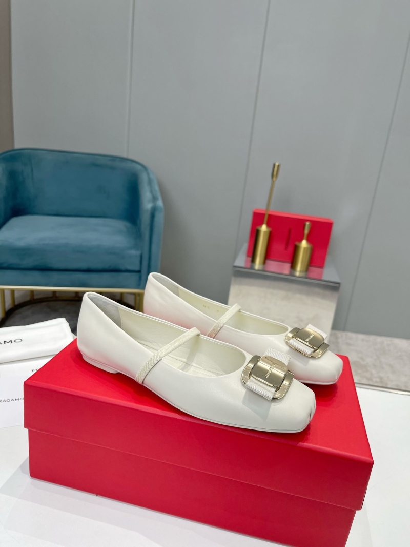 Ferragamo flat shoes